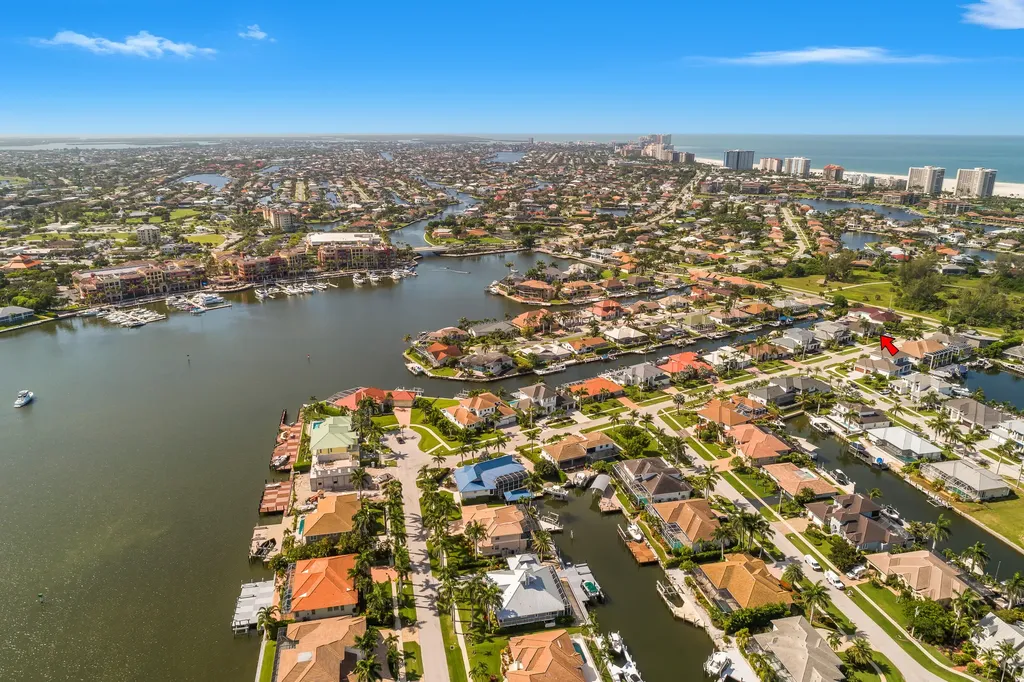 609 Crescent Marco Island FL 34145