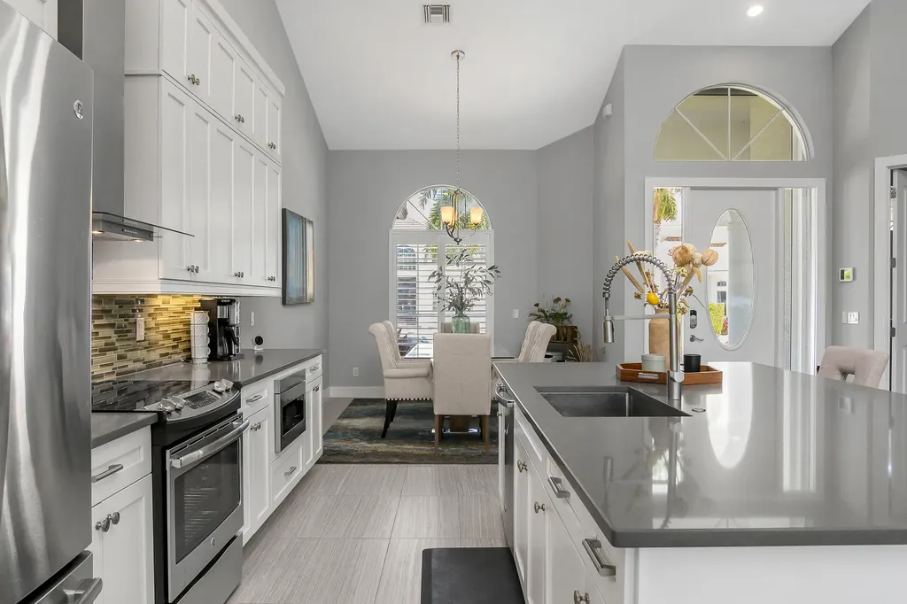 609 Crescent Marco Island FL 34145