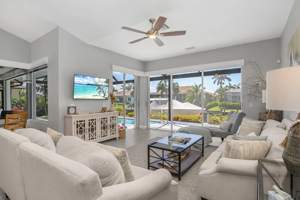 609 Crescent Marco Island FL 34145