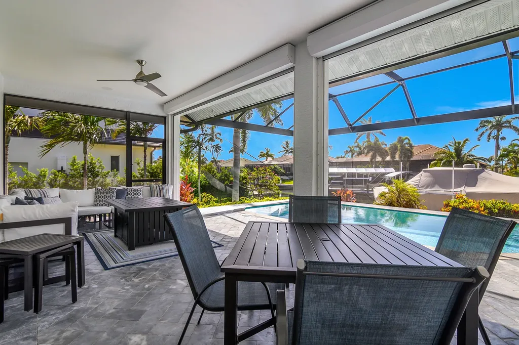 609 Crescent Marco Island FL 34145