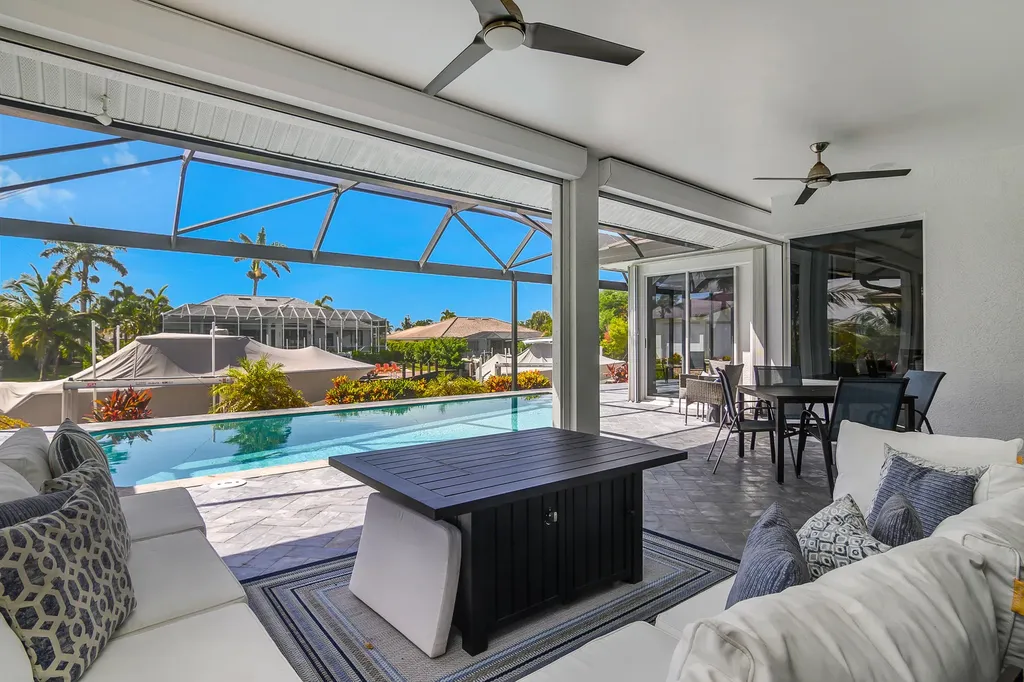 609 Crescent Marco Island FL 34145