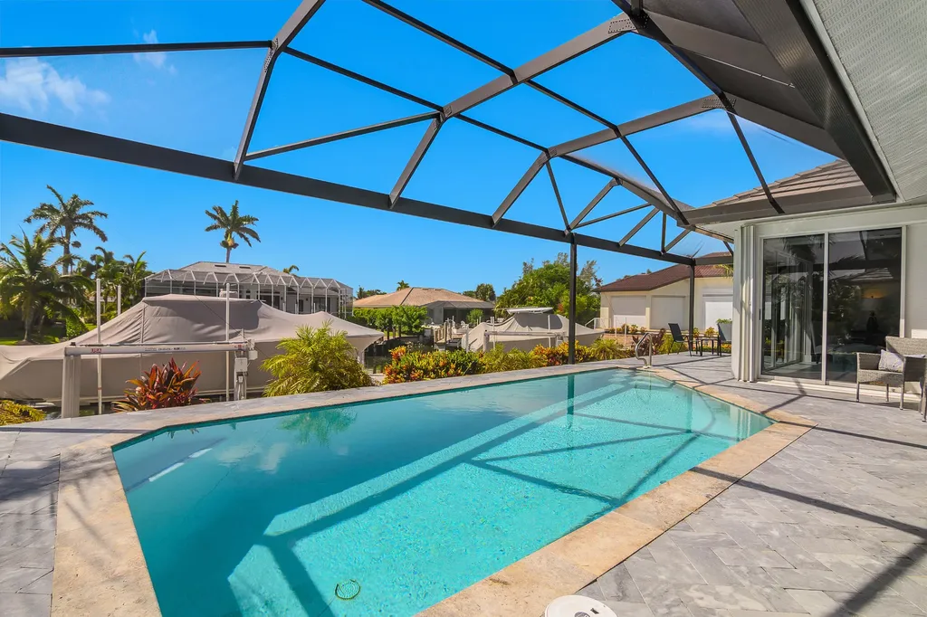 609 Crescent Marco Island FL 34145