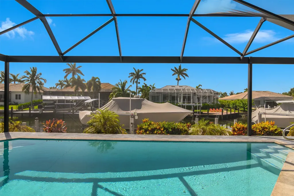 609 Crescent Marco Island FL 34145