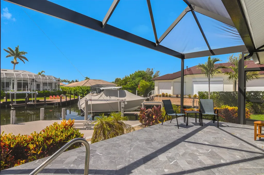 609 Crescent Marco Island FL 34145