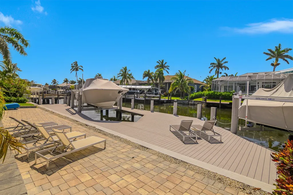 609 Crescent Marco Island FL 34145