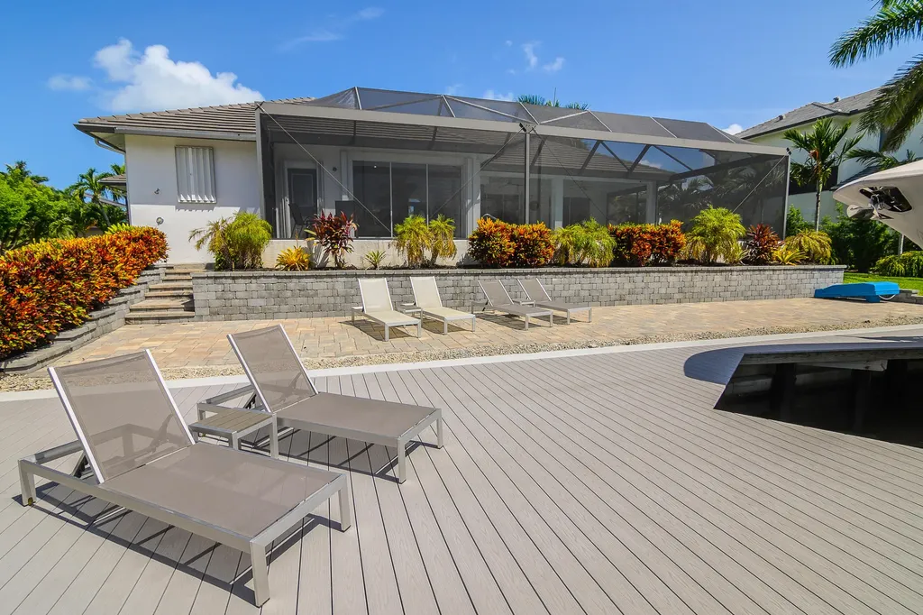 609 Crescent Marco Island FL 34145