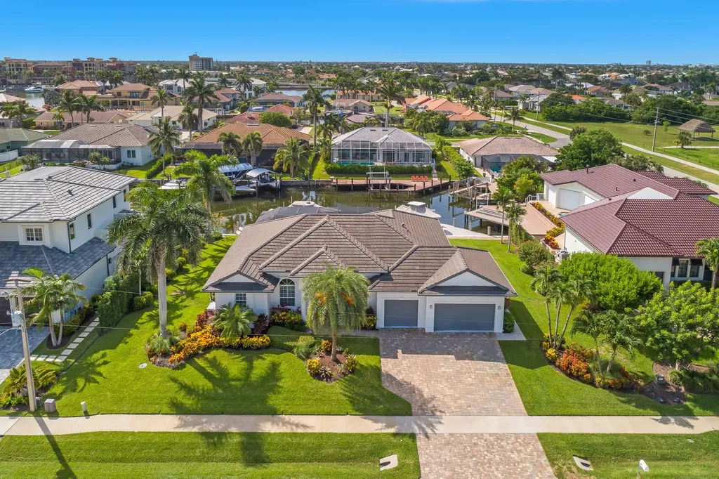 609 Crescent Marco Island FL 34145