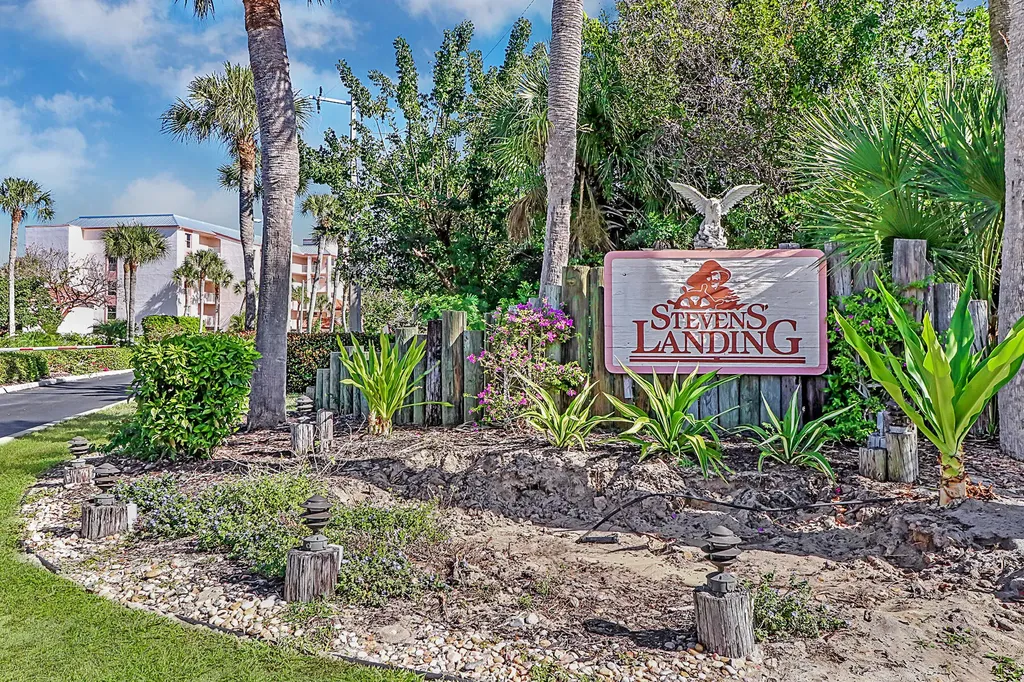 100 Stevens Landing Marco Island FL 34145