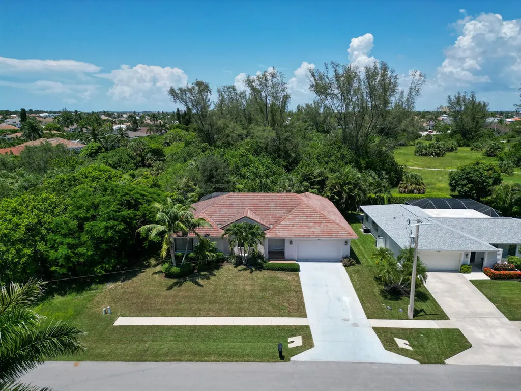 621 Diplomat Court Marco Island FL 34145