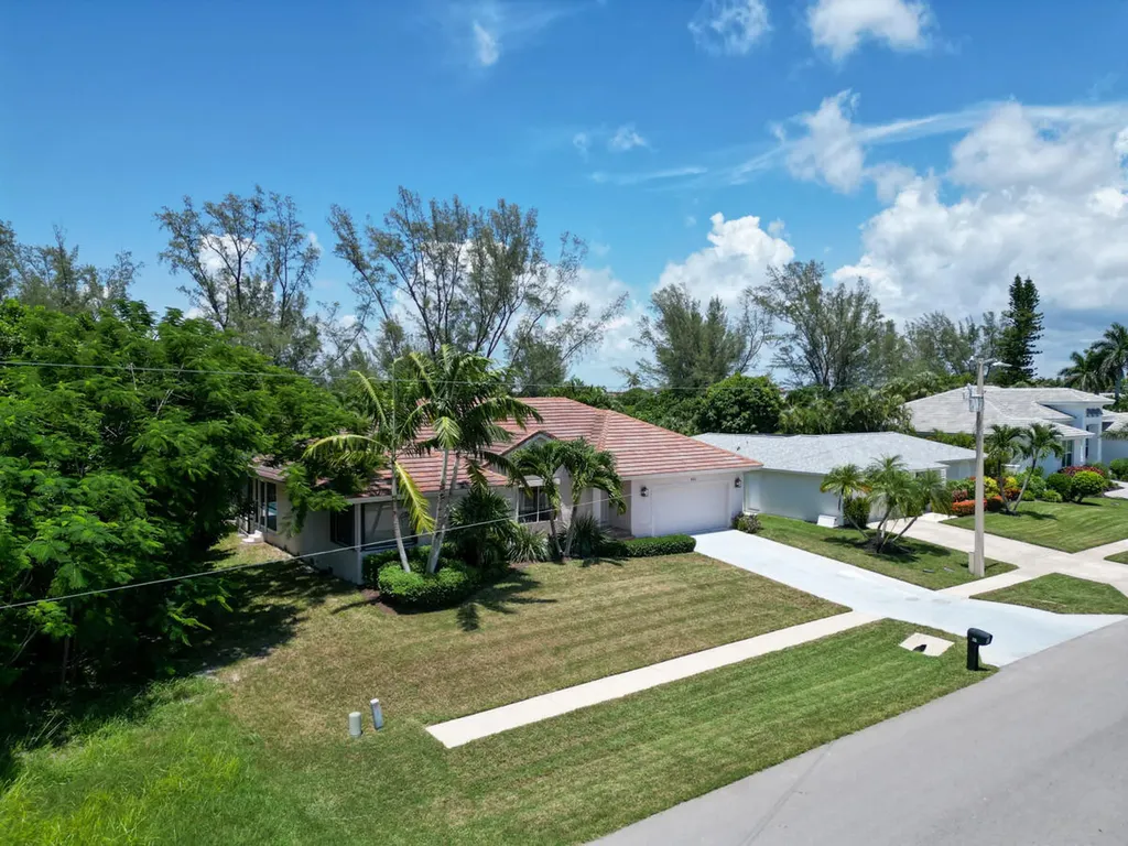 621 Diplomat Court Marco Island FL 34145