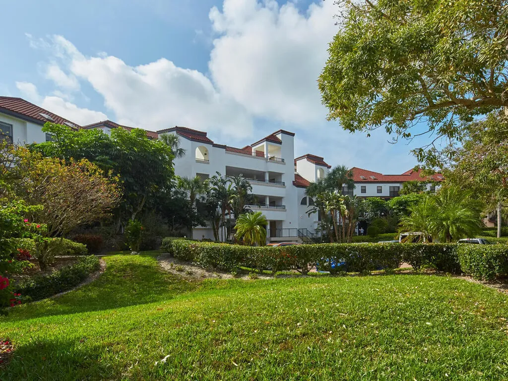 324 La Peninsula Boulevard Naples FL 34113