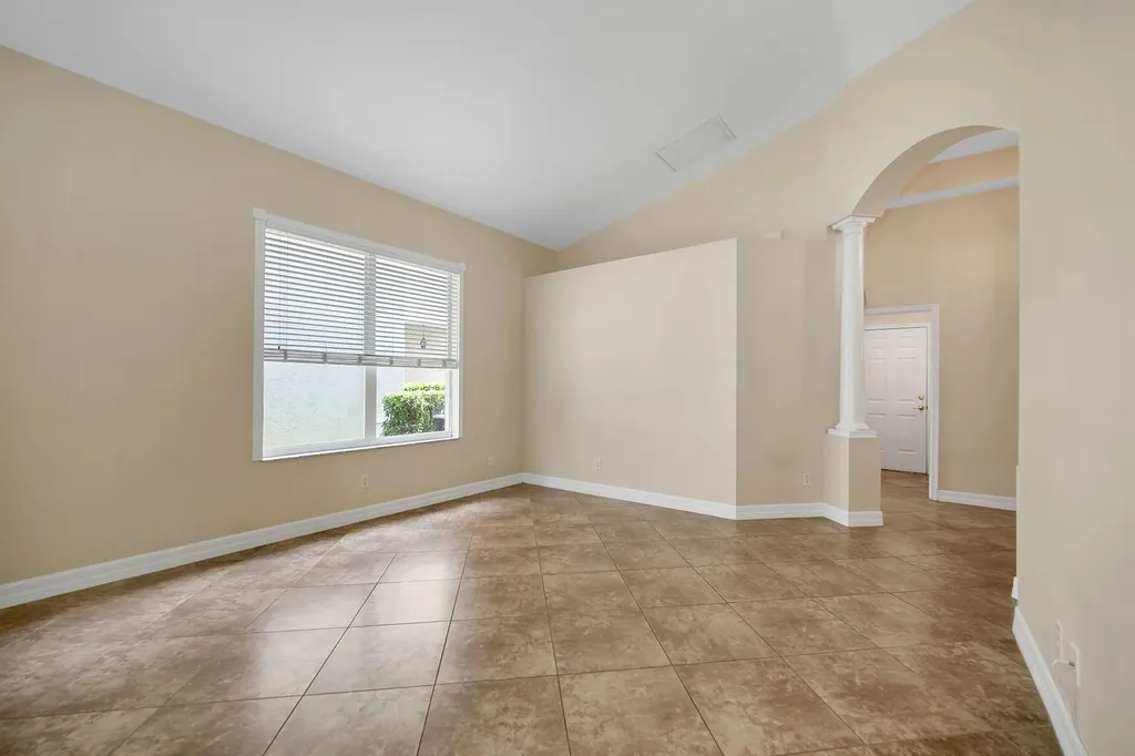 1293 Barrigona Court Naples FL 34119