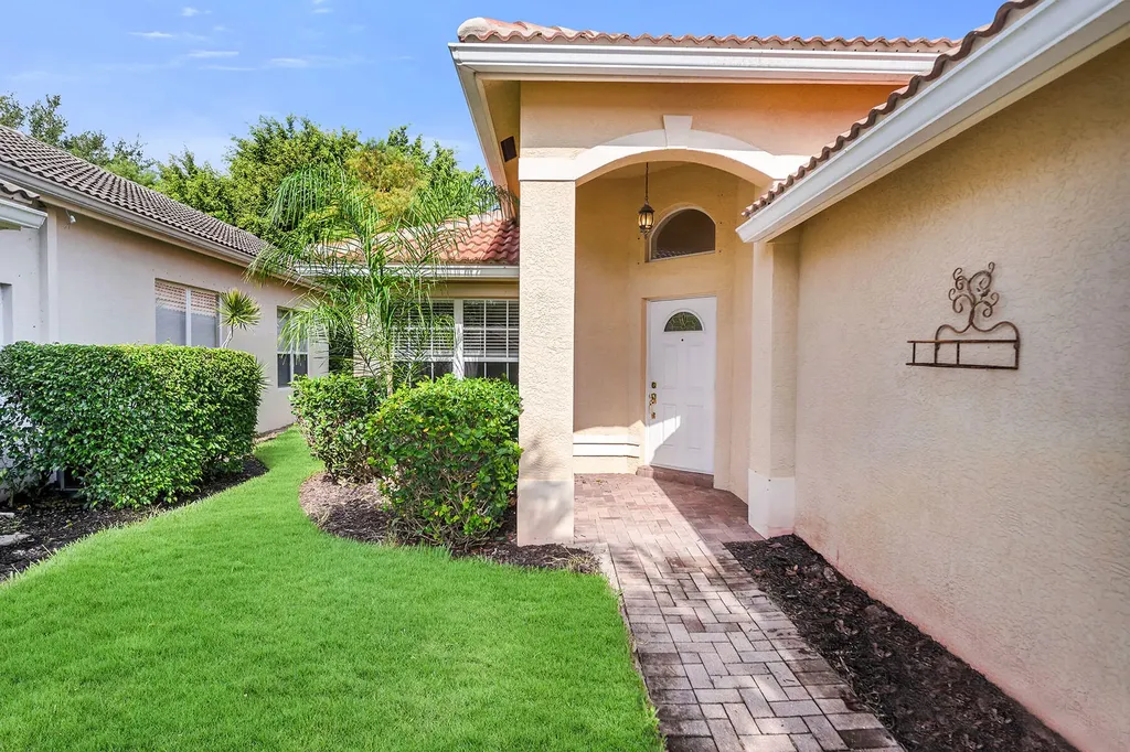 1293 Barrigona Court Naples FL 34119