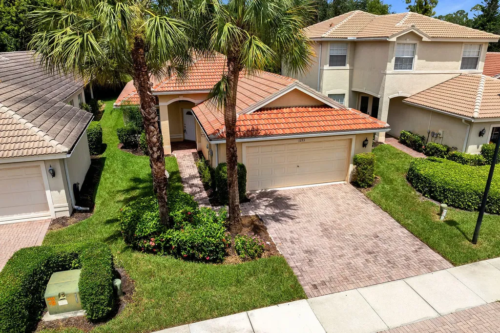 1293 Barrigona Court Naples FL 34119