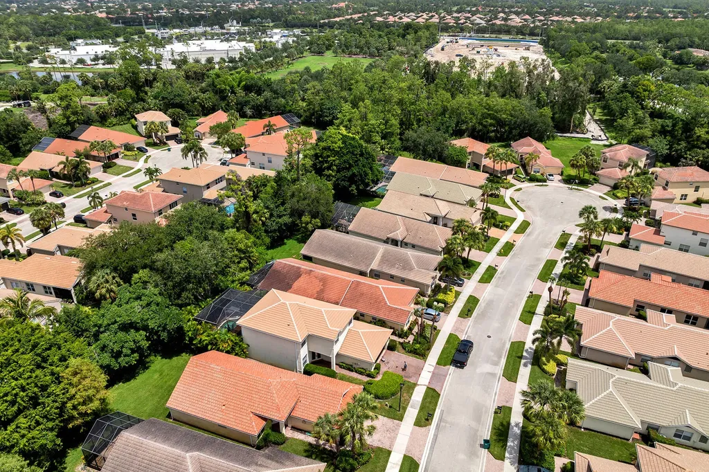 1293 Barrigona Court Naples FL 34119
