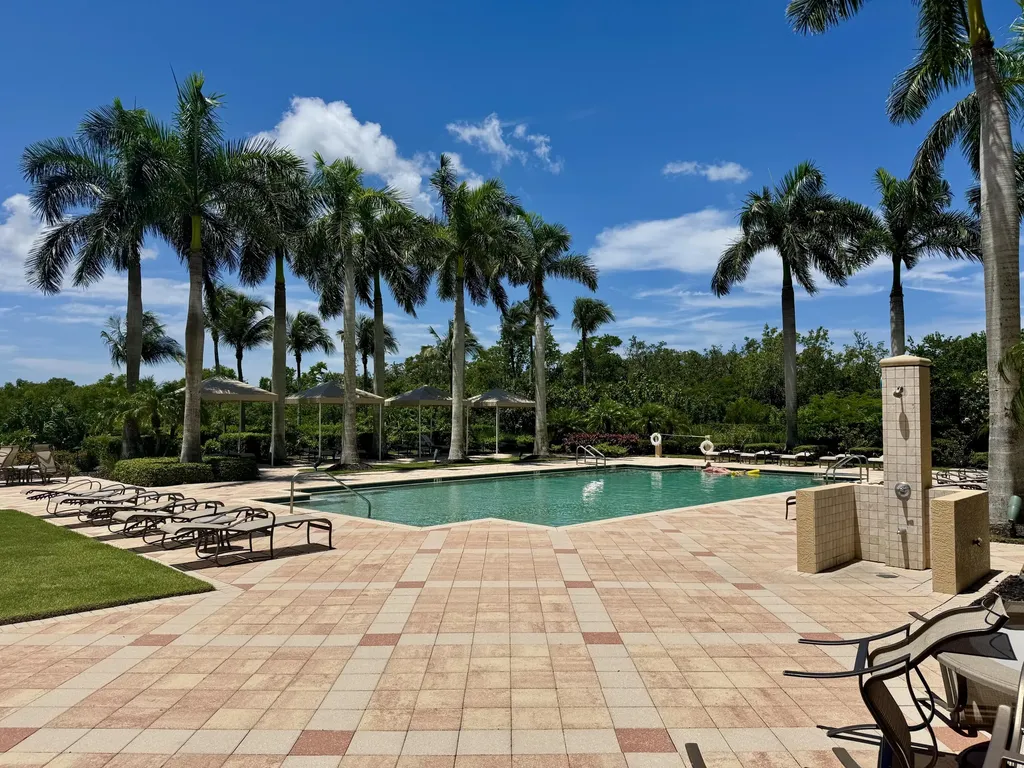 1065 Borghese Naples FL 34114
