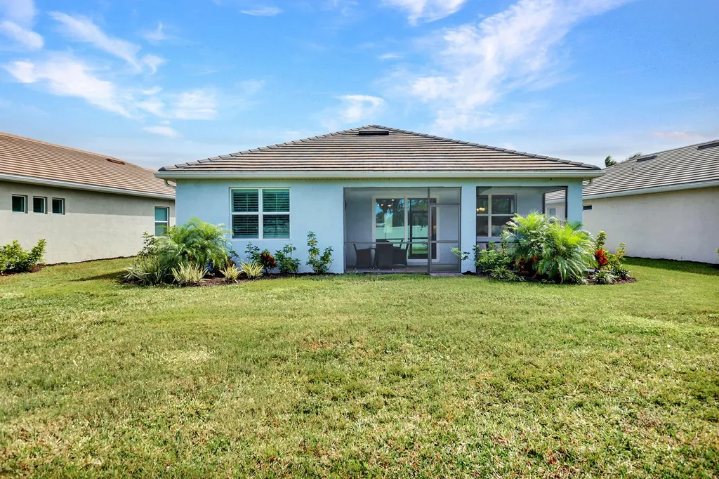 267 Tamarindo Lane Naples FL 34114