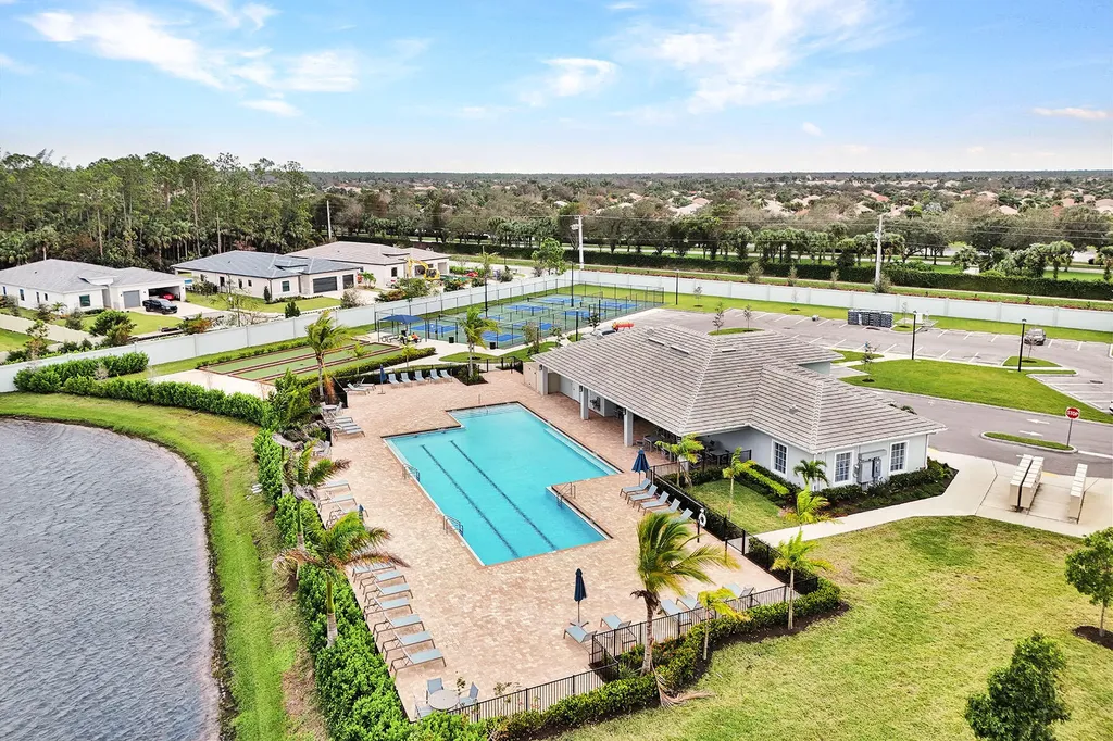 267 Tamarindo Lane Naples FL 34114