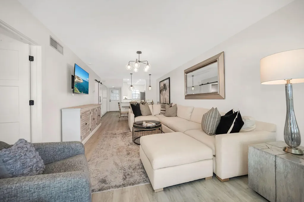 290 Banyan Boulevard Naples FL 34102