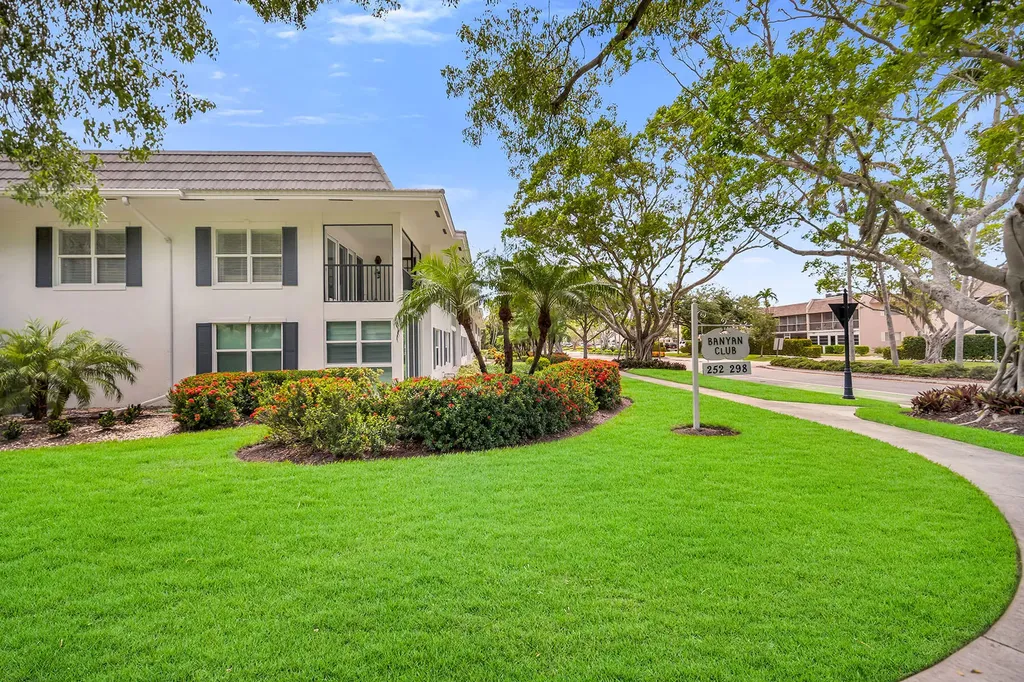 290 Banyan Boulevard Naples FL 34102