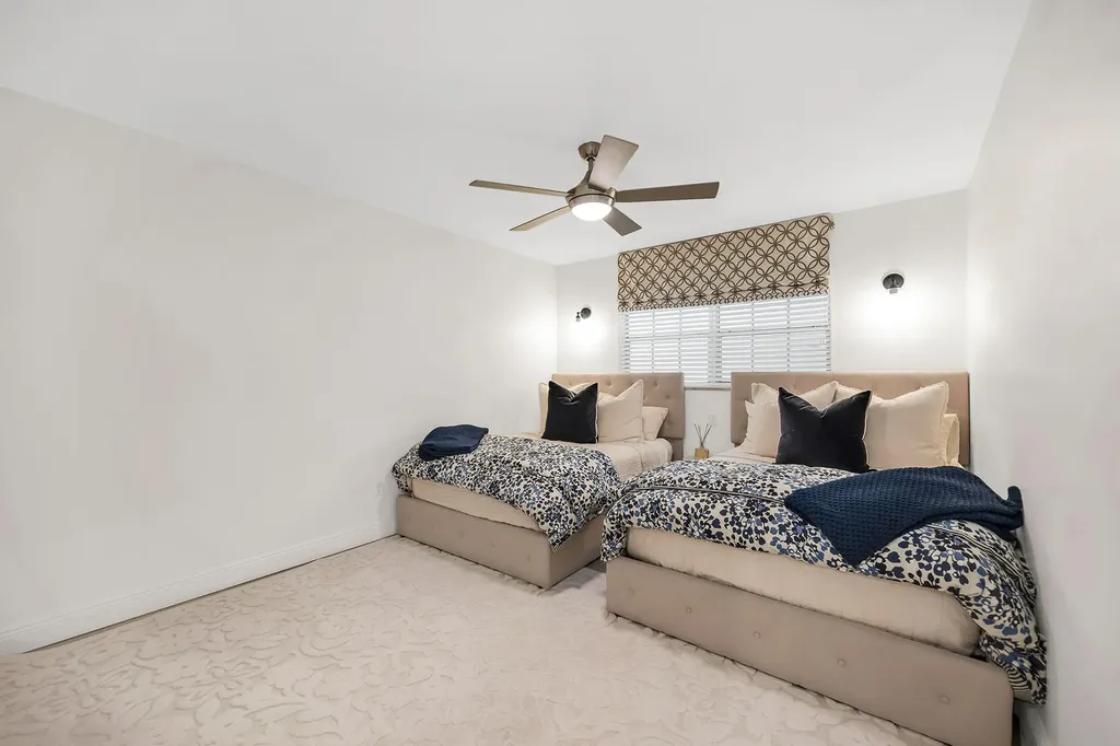 290 Banyan Boulevard Naples FL 34102