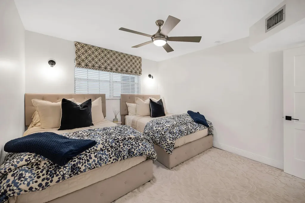 290 Banyan Boulevard Naples FL 34102