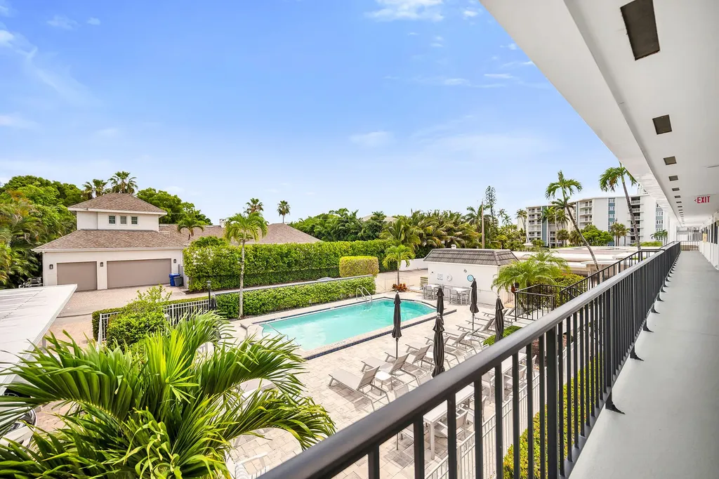 290 Banyan Boulevard Naples FL 34102