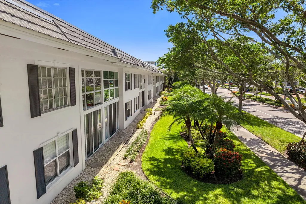 290 Banyan Boulevard Naples FL 34102