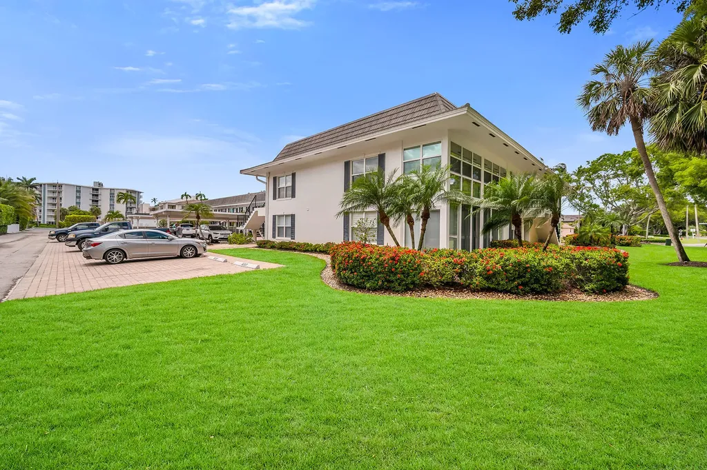 290 Banyan Boulevard Naples FL 34102