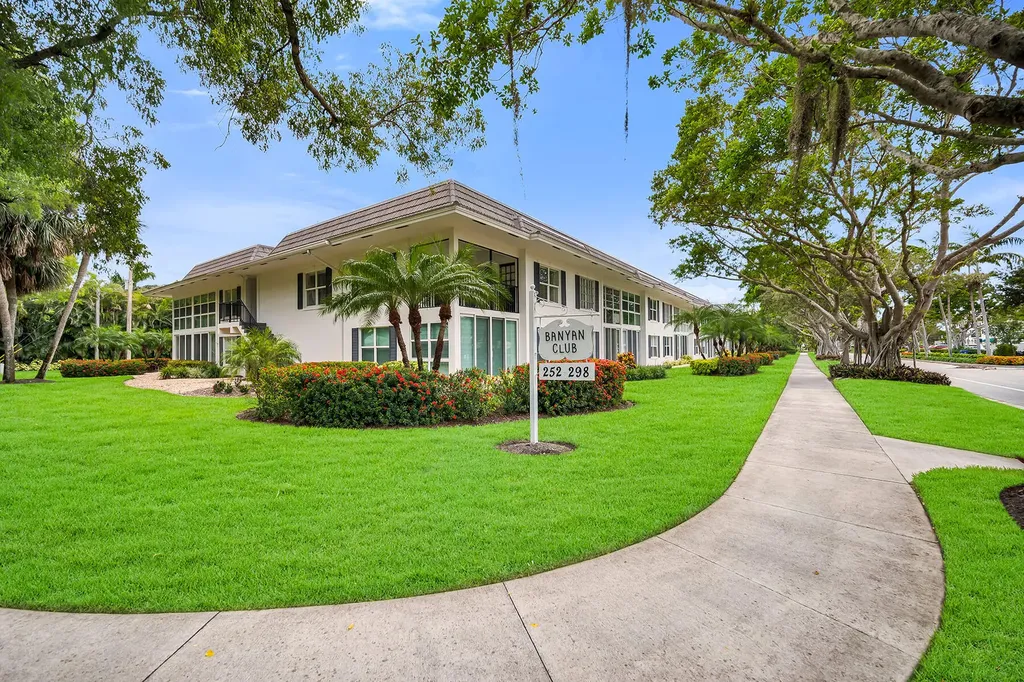 290 Banyan Boulevard Naples FL 34102