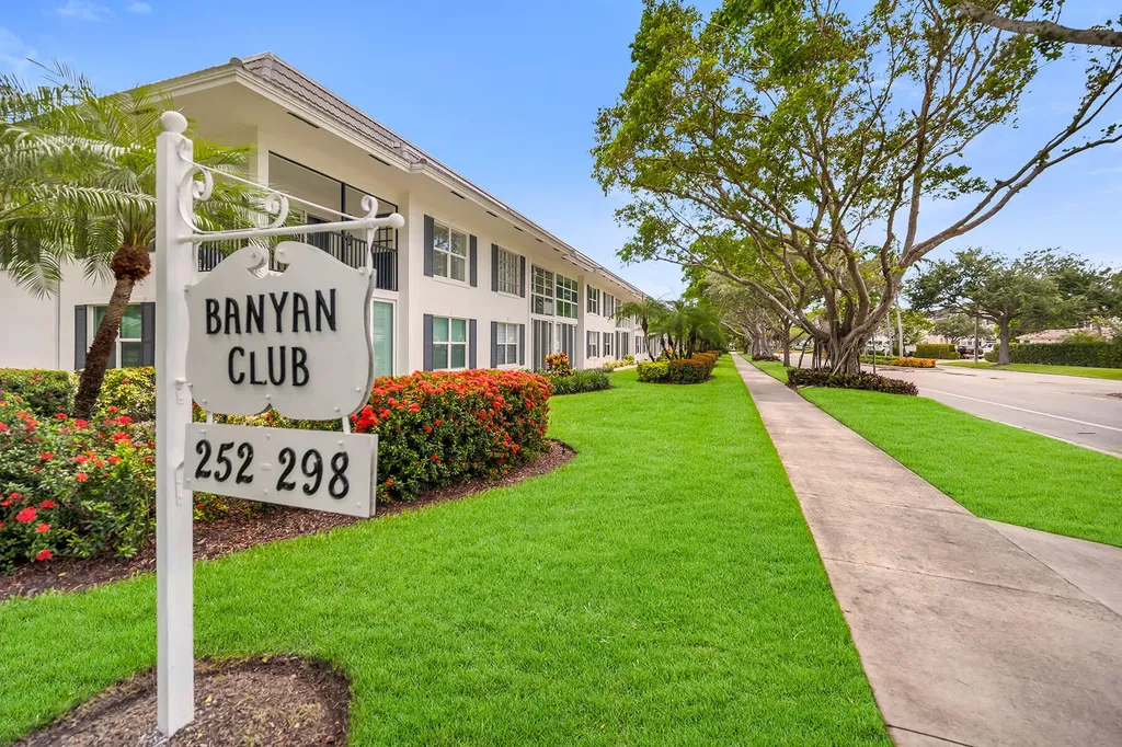 290 Banyan Boulevard Naples FL 34102