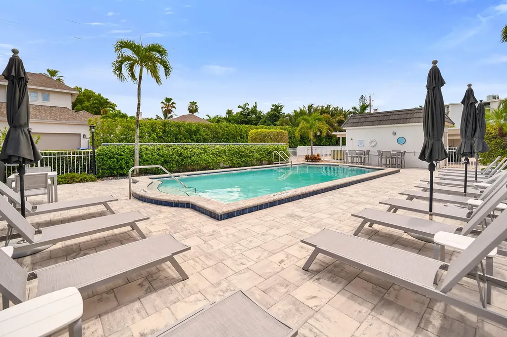 290 Banyan Boulevard Naples FL 34102