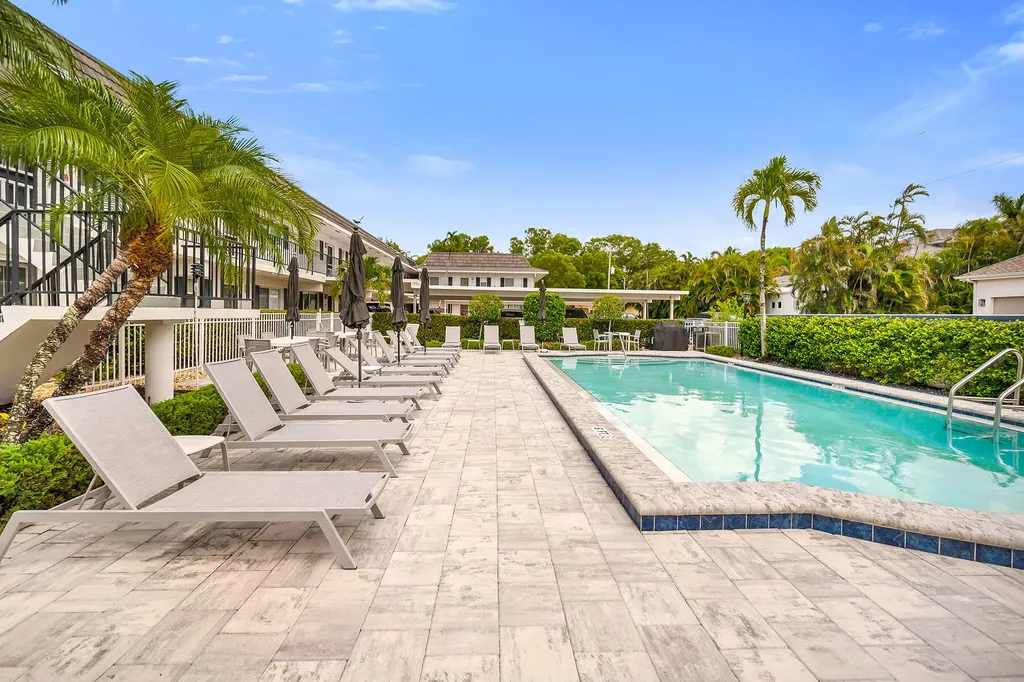 290 Banyan Boulevard Naples FL 34102