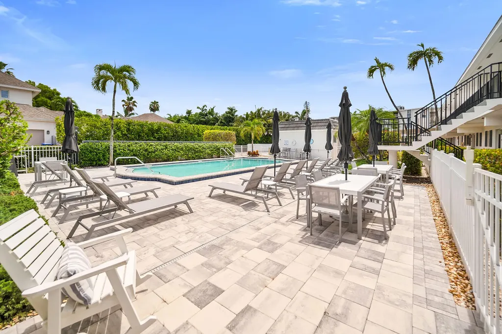 290 Banyan Boulevard Naples FL 34102