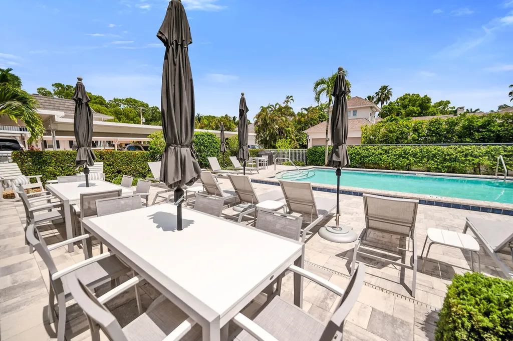 290 Banyan Boulevard Naples FL 34102