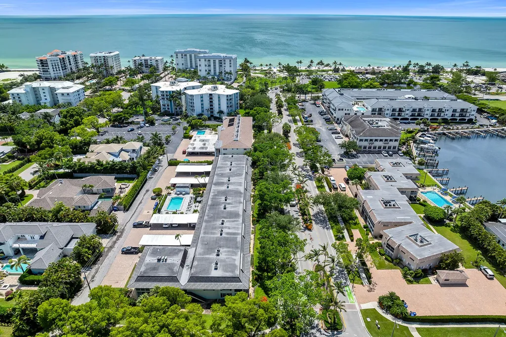 290 Banyan Boulevard Naples FL 34102