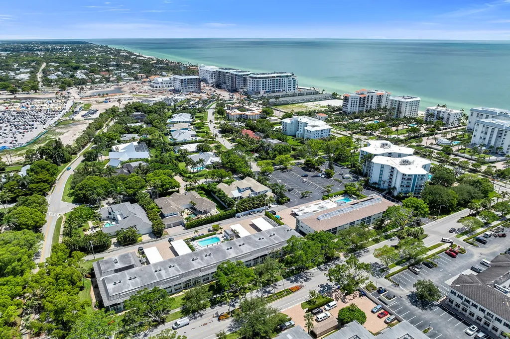 290 Banyan Boulevard Naples FL 34102