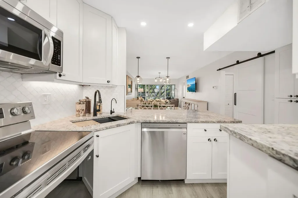 290 Banyan Boulevard Naples FL 34102