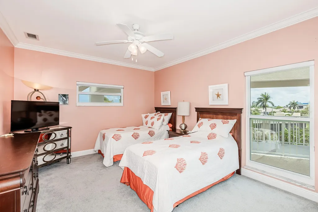 816 W Elkcam Marco Island FL 34145