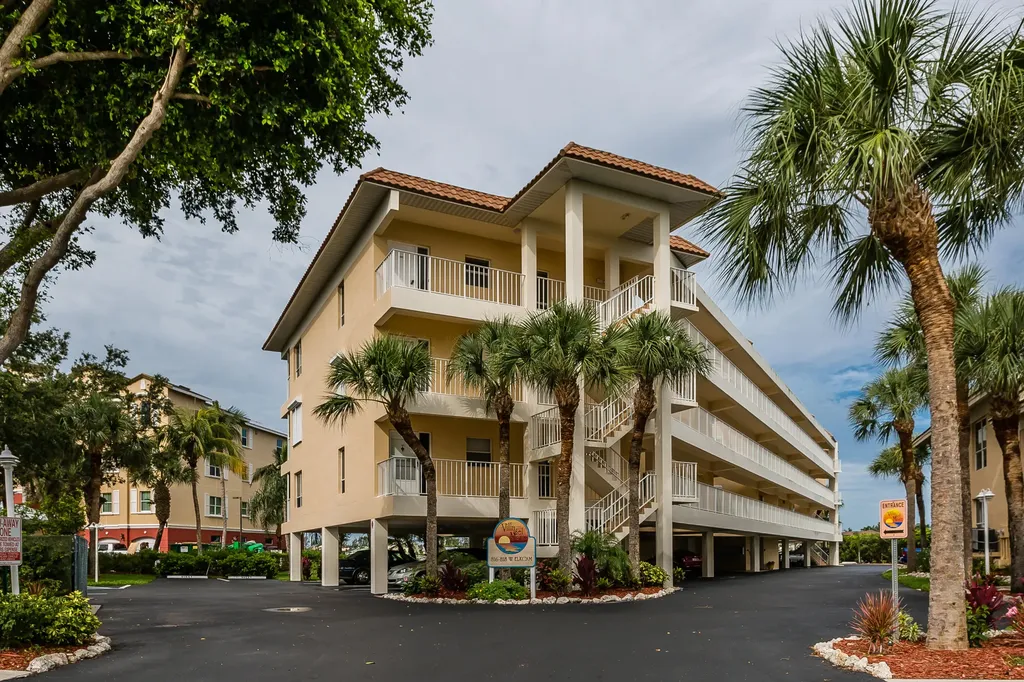 816 W Elkcam Marco Island FL 34145