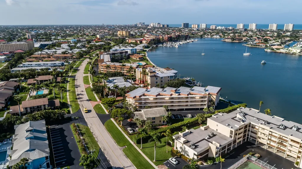 816 W Elkcam Marco Island FL 34145