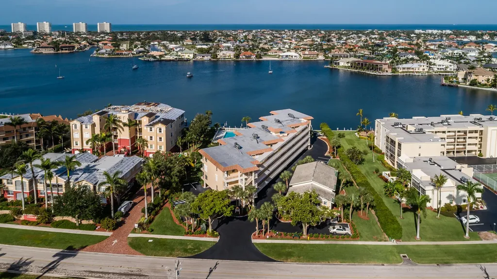 816 W Elkcam Marco Island FL 34145