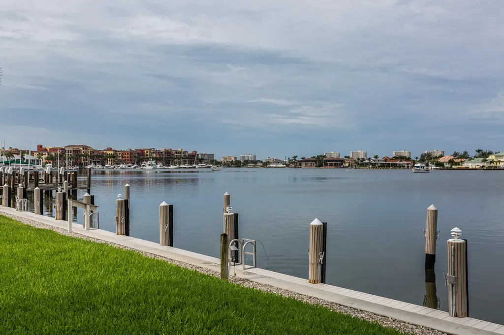 816 W Elkcam Marco Island FL 34145