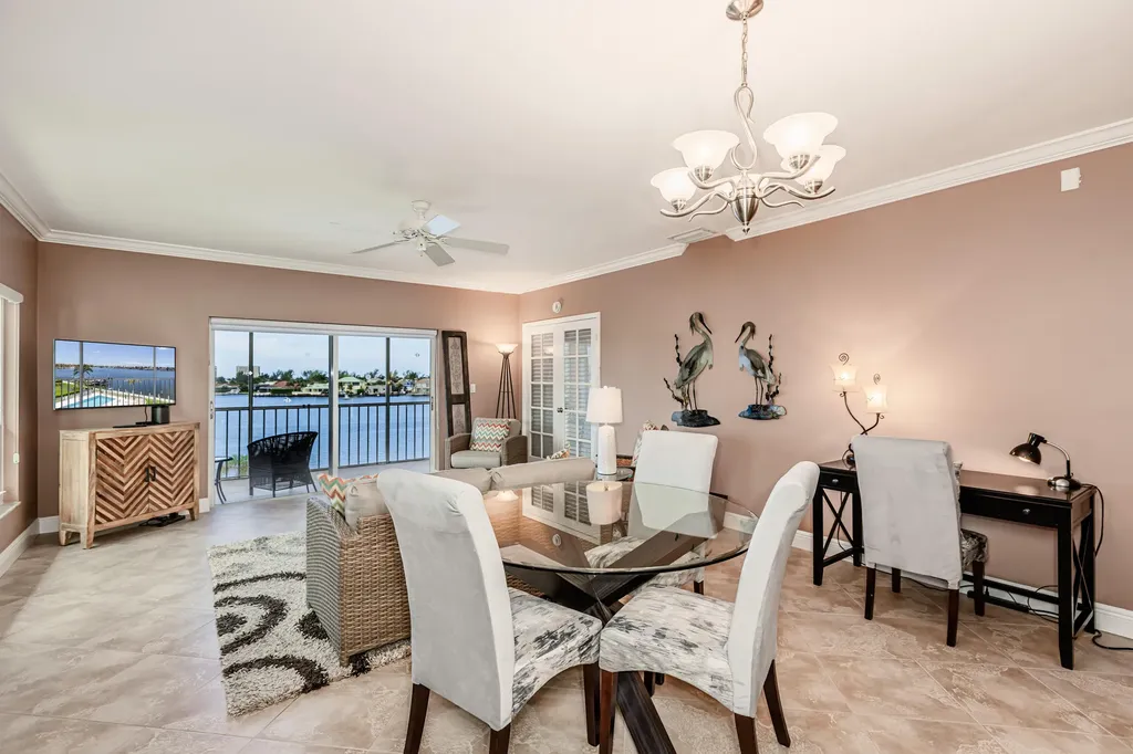 816 W Elkcam Marco Island FL 34145