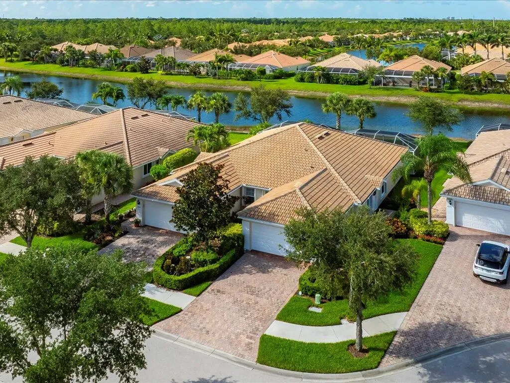 8672 Genova Court Naples FL 34114