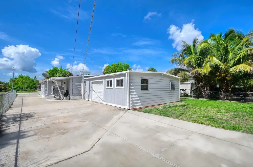 2 Sonderhen Drive Naples FL 34114