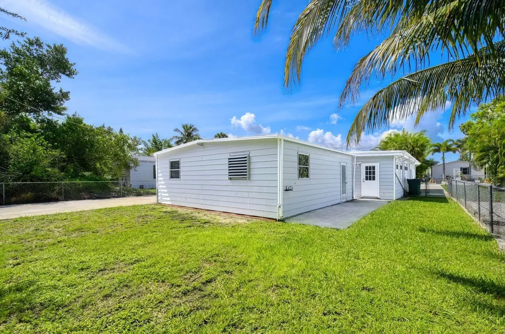 2 Sonderhen Drive Naples FL 34114