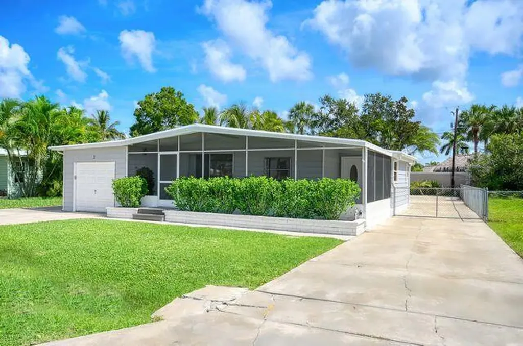 2 Sonderhen Drive Naples FL 34114