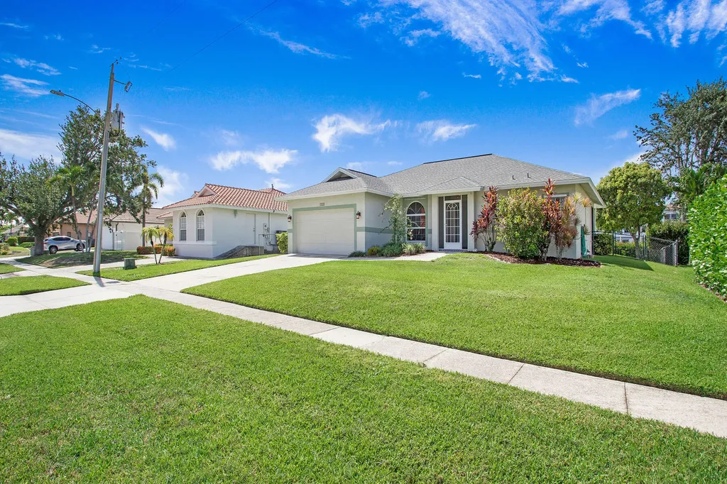 1825 N Bahama Avenue Marco Island FL 34145