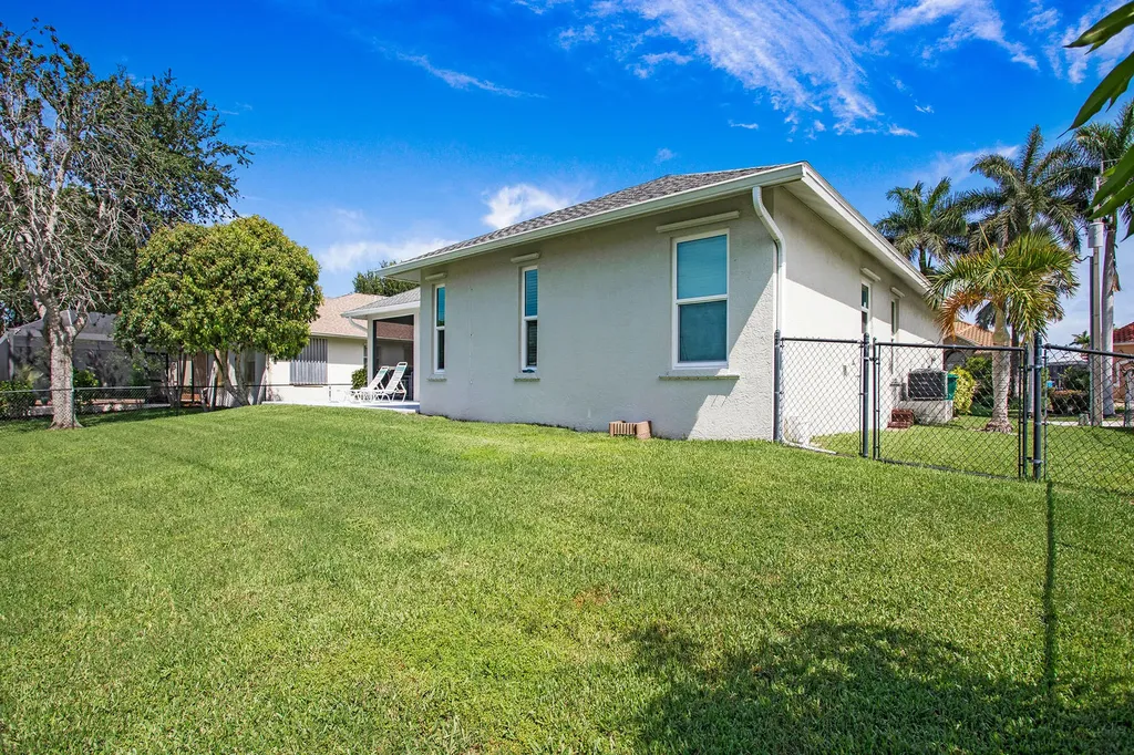 1825 N Bahama Avenue Marco Island FL 34145